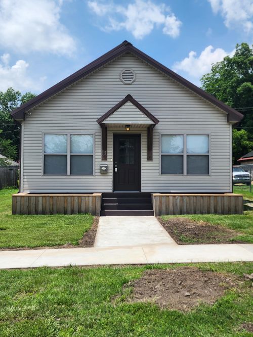 15 C St Nw, Miami, OK, 74354-6211 | Card Image