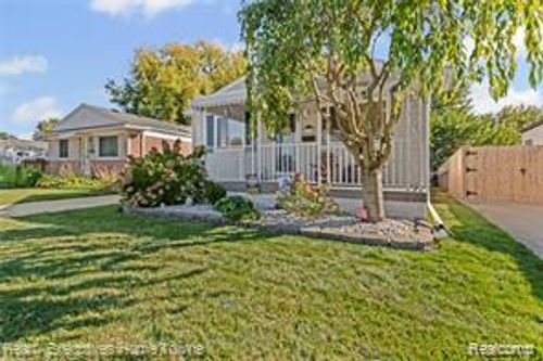 19430 Williamson St, Clinton Township, MI, 48035-4837 | Card Image