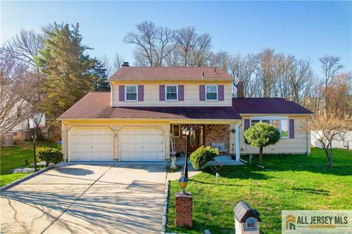 62 Laura Ave, Edison, NJ, 08820-2114 | Card Image