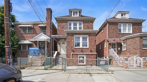 937 E 225th St, Bronx, NY, 10466-4605 | Card Image