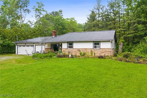 8902 Taylor May Road, Chagrin Falls, OH, 44023 | Card Image