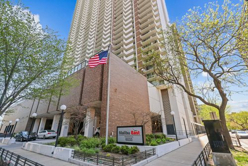 24b-6033 N Sheridan Rd, Chicago, IL, 60660-3042 | Card Image