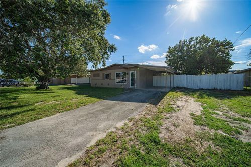 17610 Nw 55th Ave, Miami Gardens, FL, 33055-3522 | Card Image