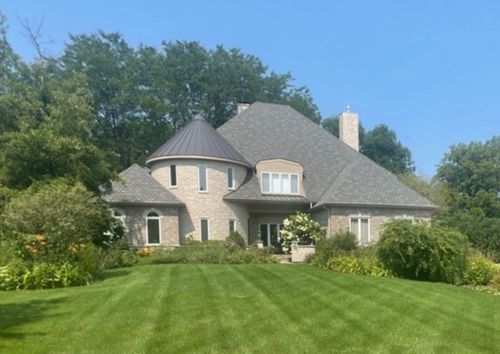 8S230 Hampton Cir, Naperville, IL, 60540-9423 | Card Image