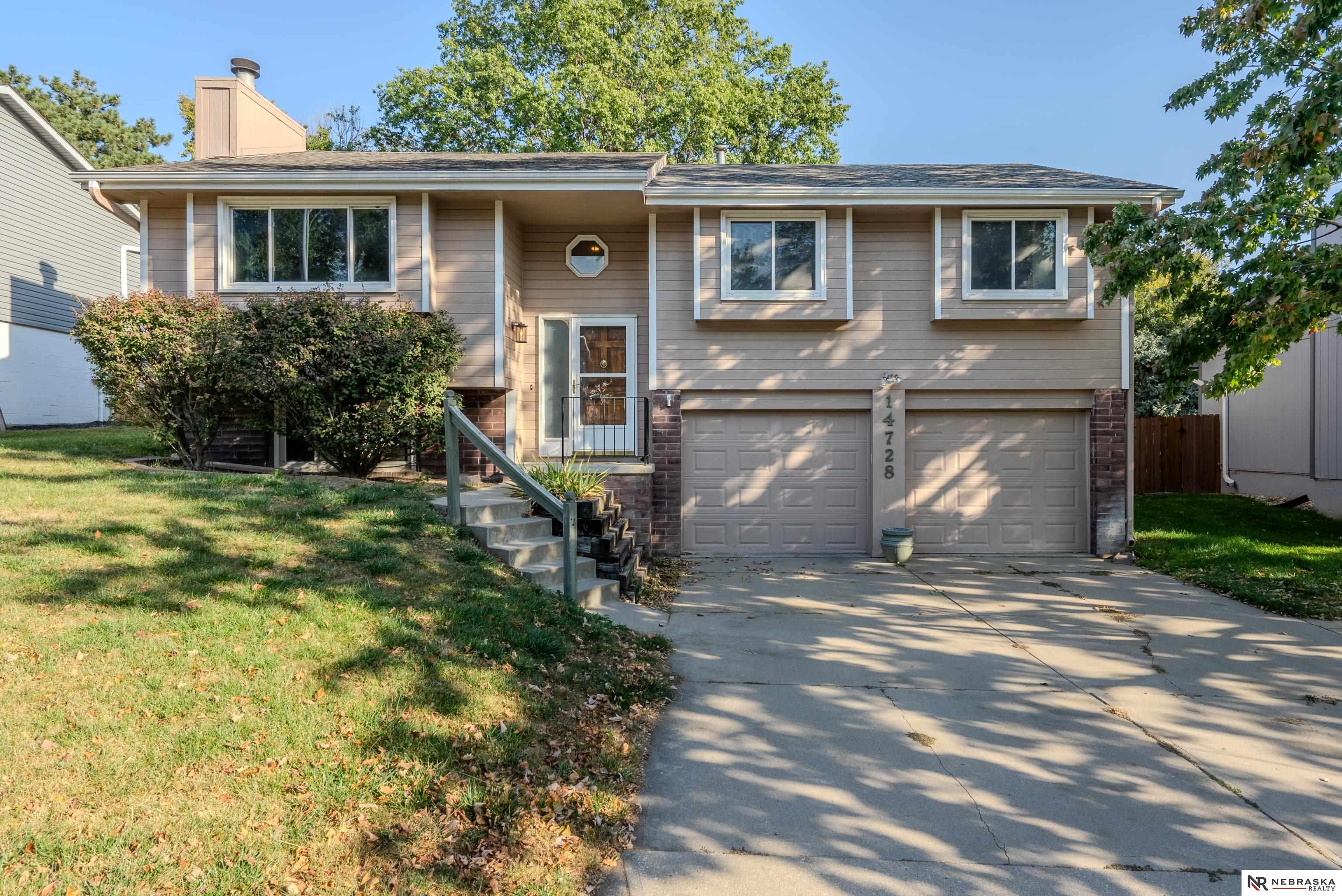 Orchard Cir, Omaha, NE 68137