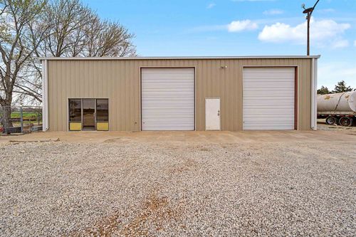 2148 W Old Highway 40, Salina, KS, 67401-2093 | Card Image
