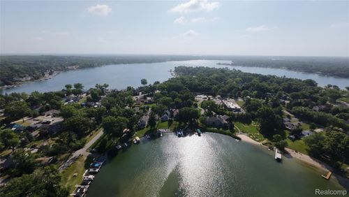 1946 Union Lake Rd, Commerce Township, MI, 48382-2249 | Card Image