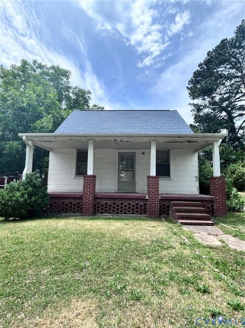 213 Pennington St, South Hill, VA, 23970-2028 | Card Image