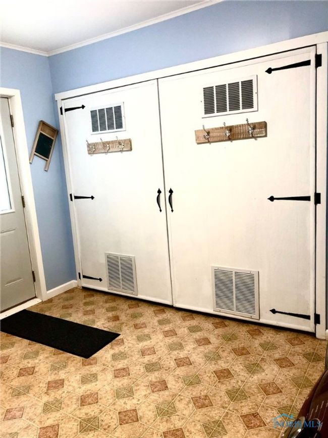 22915 W Walnut Ln, House other with 3 bedrooms, 2 bathrooms and 1 parking in Genoa OH | Image 33