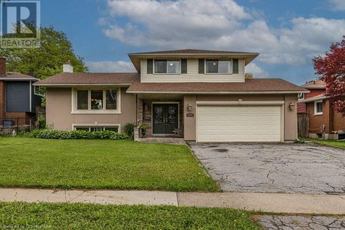 6871 Corwin Cres, Niagara Falls, ON, L2G2M9 | Card Image