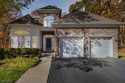 100 Zachary Way, Mount Arlington, NJ, 07856-2328 | Card Image