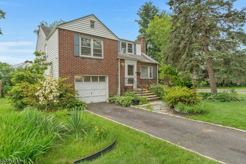 525 Ashwood Rd, Springfield, NJ, 07081-2503 | Card Image