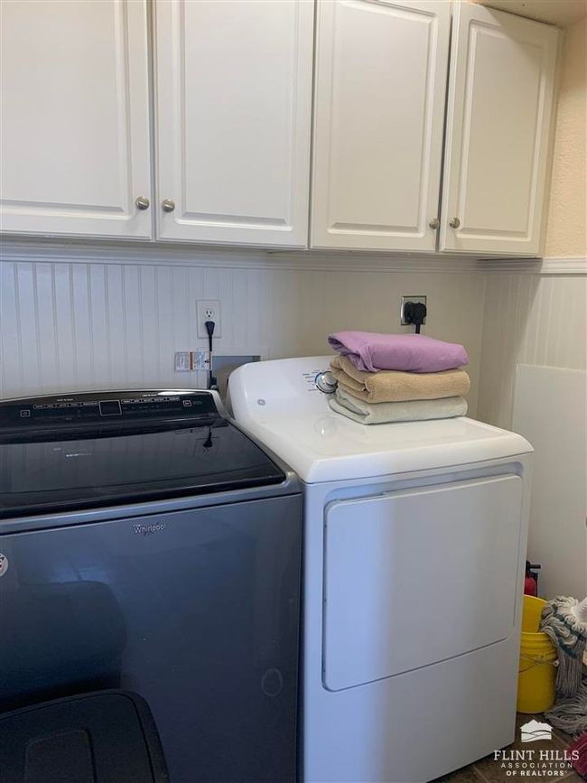 708 S Cedar St, House other with 3 bedrooms, 3 bathrooms and null parking in Abilene KS | Image 24