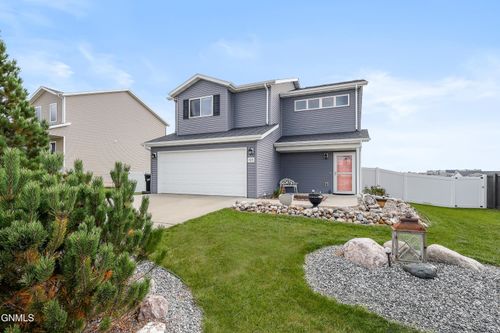 925 Yukon Dr, Bismarck, ND, 58503-6827 | Card Image