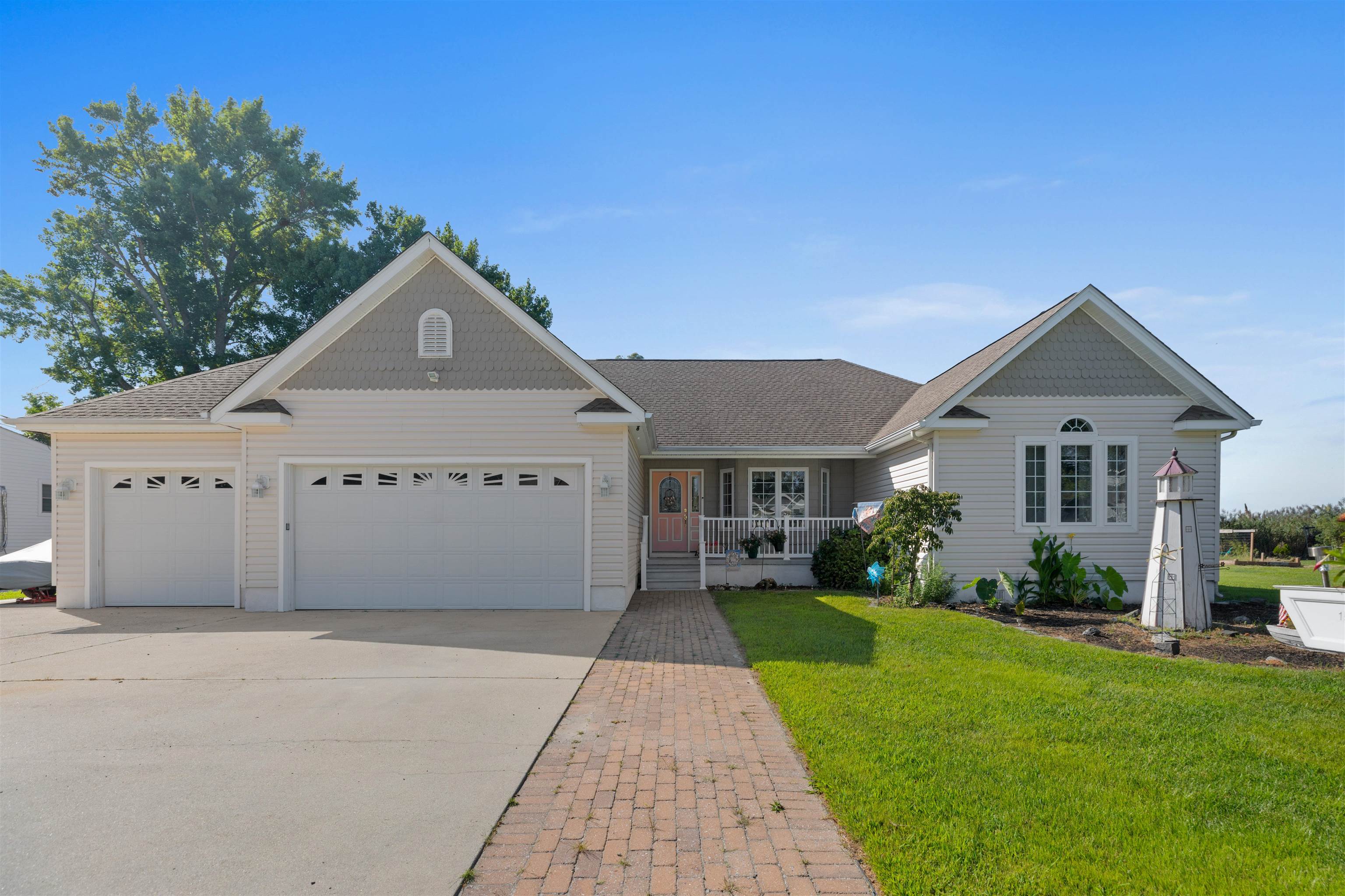 10th St, Villas, NJ 08251