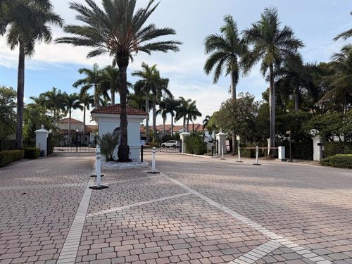 106-106 Villa Cir, Boynton Beach, FL, 33435-8902 | Card Image