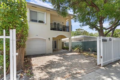 3154 Plaza St, Townhouse with 3 bedrooms, 2 bathrooms and null parking in Miami FL | Image 1