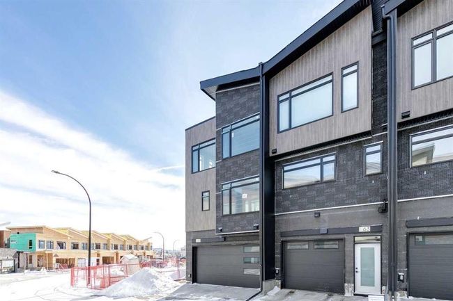 65 Royal Elm Green Nw, Home with 3 bedrooms, 2 bathrooms and 2 parking in Calgary AB | Image 3