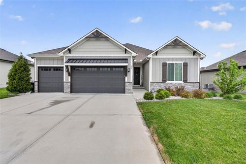 227 Sw Eagles Ridge Dr, Blue Springs, MO, 64014-7868 | Card Image