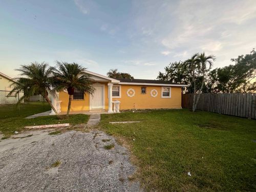 442 N Cocoanut Rd, Pahokee, FL, 33476-2502 | Card Image