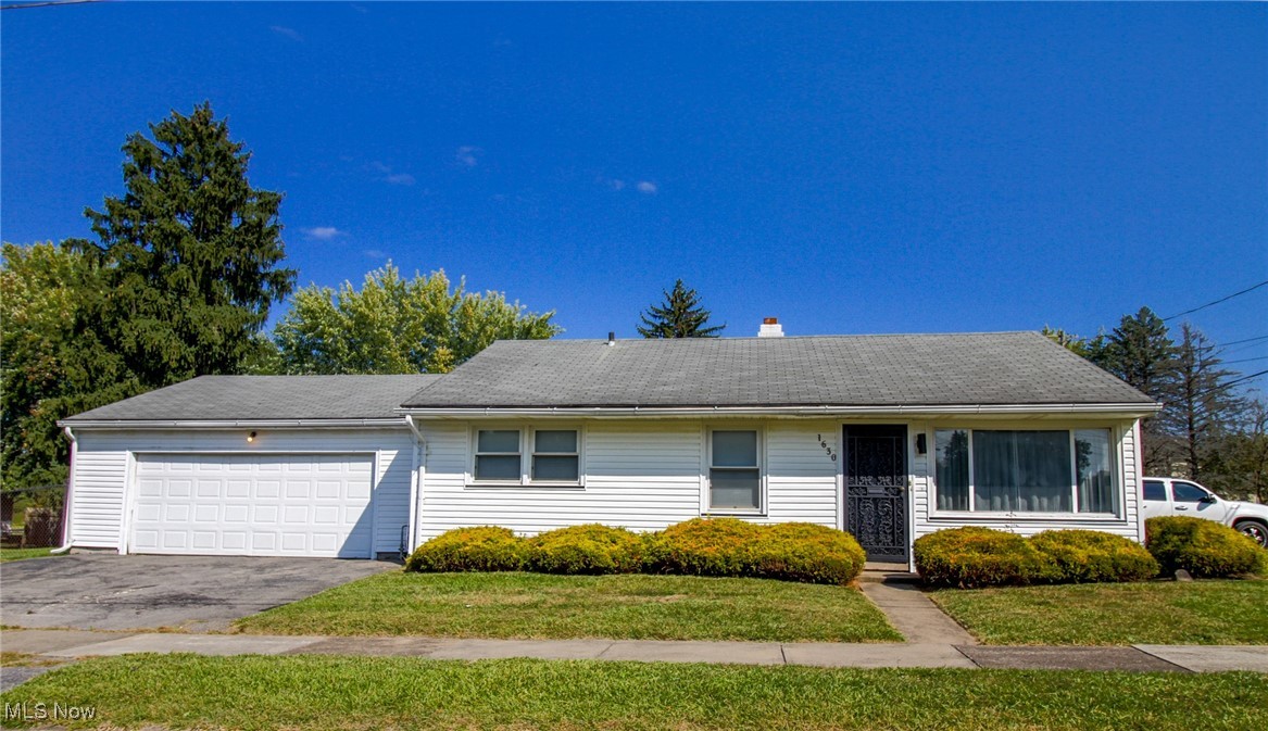 Clay St, Youngstown, OH 44506