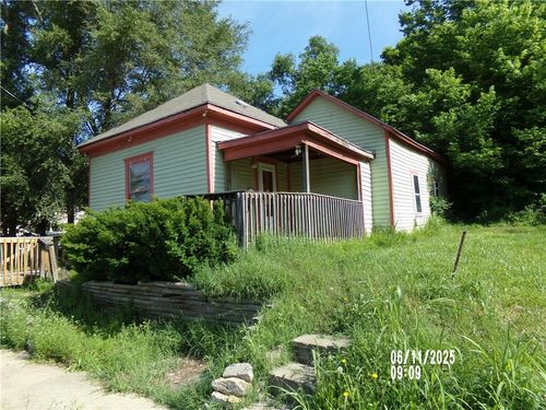 408 E Excelsior St, Excelsior Springs, MO, 64024-2304 | Card Image