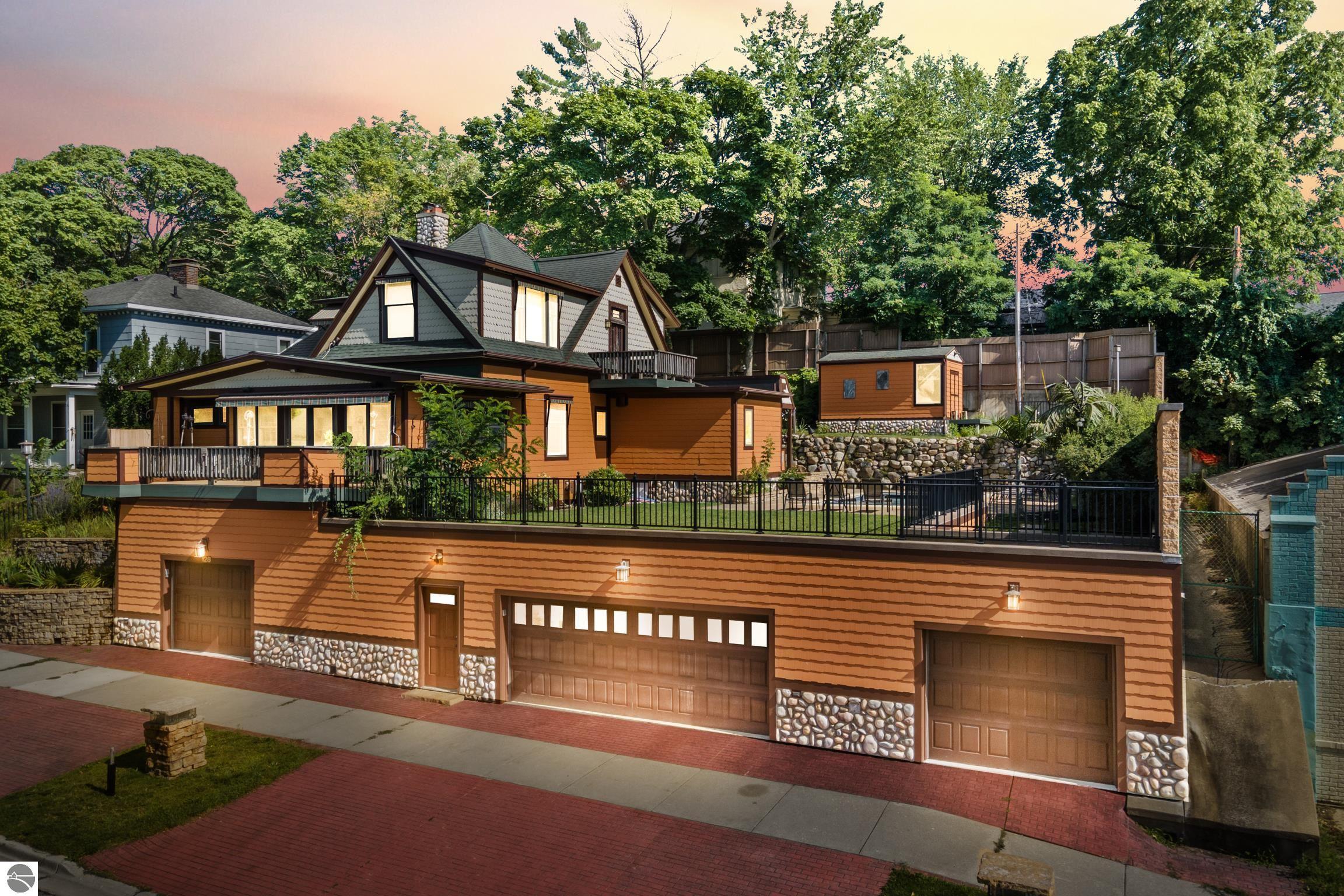 Pine St, Cadillac, MI 49601