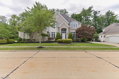 384 Kilbridge Dr, Highland Heights, OH, 44143-3643 | Card Image