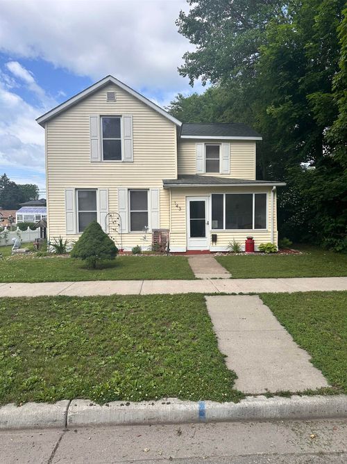143 N Michigan St, Prairie Du Chien, WI, 53821-1516 | Card Image