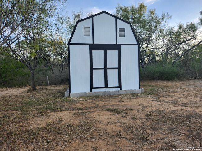 694 Las Palomas Dr, House other with 3 bedrooms, 2 bathrooms and null parking in Lytle TX | Image 17