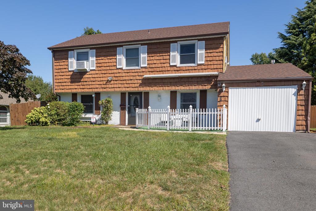 Midfield Ln, Willingboro, NJ 08046