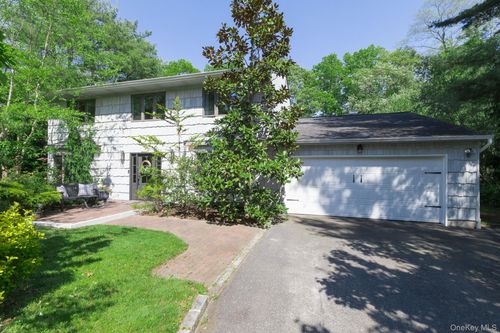 22 Stonehurst Ln, Dix Hills, NY, 11746-7932 | Card Image