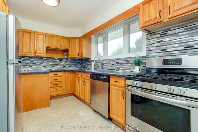 38 Weber Dr, House other with 4 bedrooms, 2 bathrooms and 5 parking in Georgetown ON | Image 11