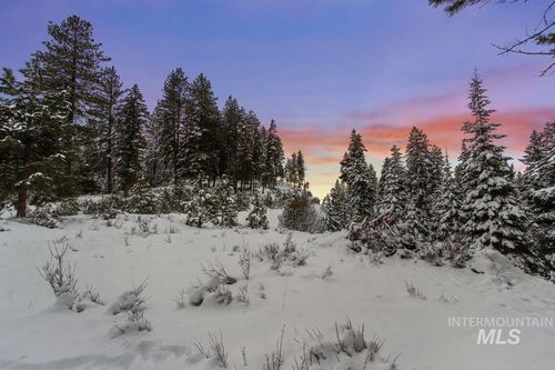 16 Sarah Way, Cascade, ID, 83611-5122 | Card Image