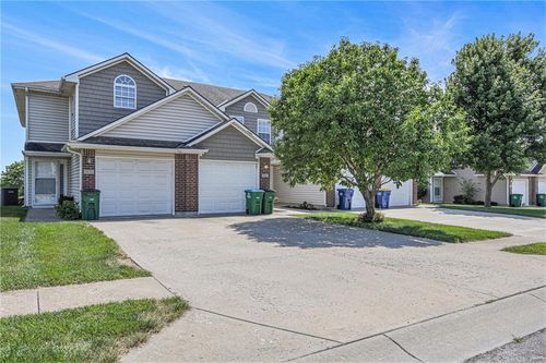 902 Sw Peach Tree Ln, Blue Springs, MO, 64064-7814 | Card Image