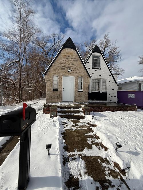 15767 Freeland St, Detroit, MI, 48227-2914 | Card Image