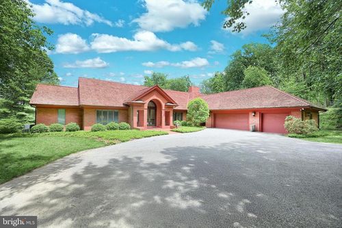 174 Springhouse Ln, SPRING GROVE, PA, 17362-8695 | Card Image