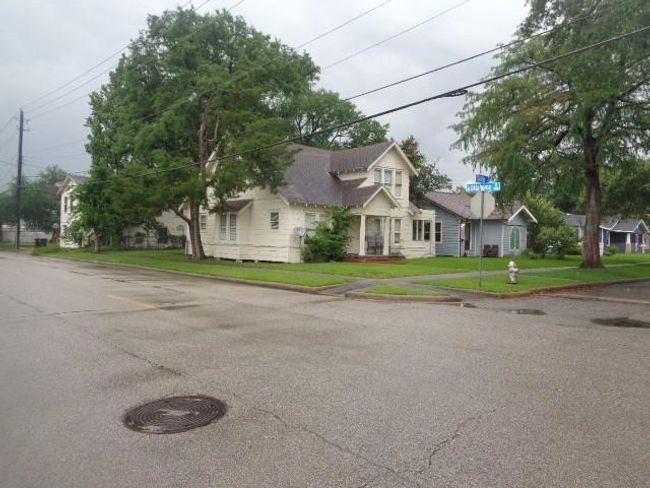3230 Ohio St, Home with 3 bedrooms, 2 bathrooms and null parking in Baytown TX | Image 13