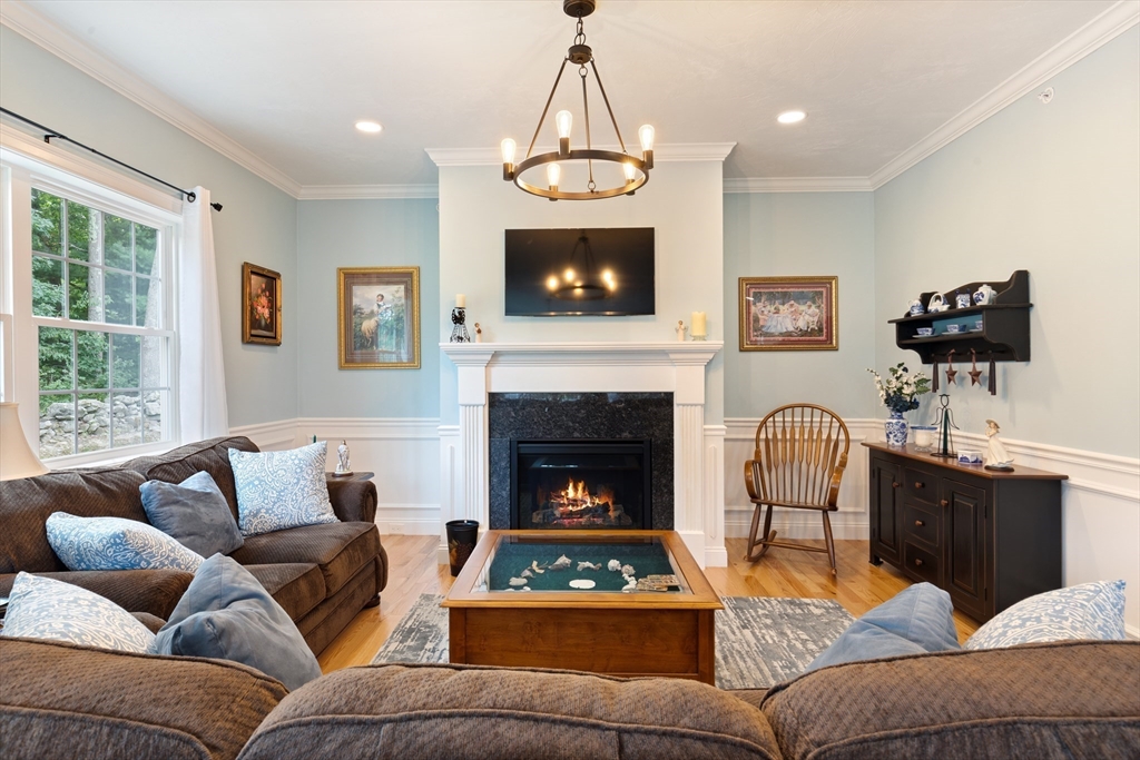 Payton Pl, Shrewsbury, MA 01545