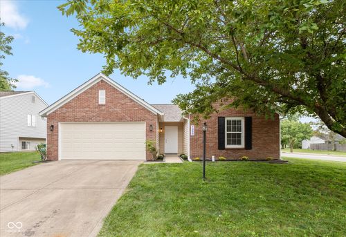 7399 Glendale Dr, Avon, IN, 46123-7945 | Card Image
