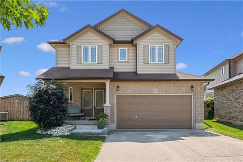 125 Captain Mccallum Dr, New Hamburg, ON, N3A0B5 | Card Image