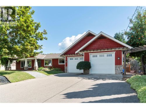 2230 28 St Ne, Salmon Arm, BC, V1E3E1 | Card Image