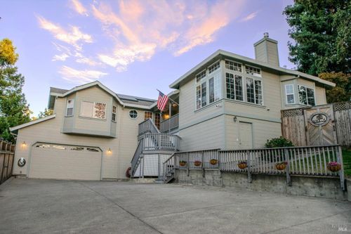 6081 Malcom Ln, Penngrove, CA, 94951-7608 | Card Image