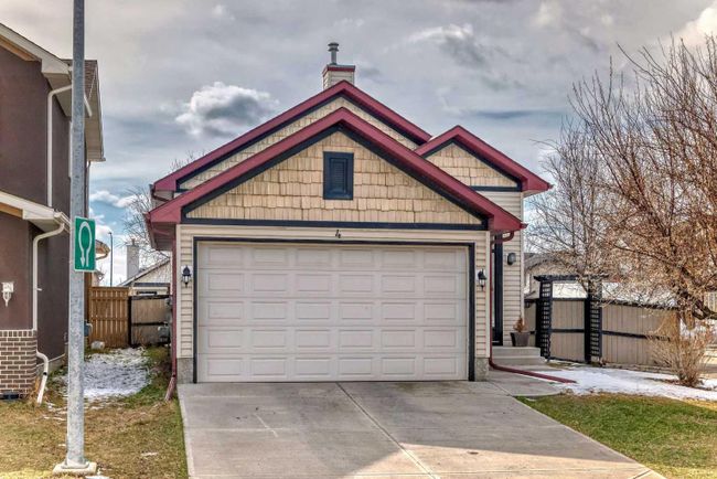 4 Martha's Meadow Place Ne, Home with 4 bedrooms, 2 bathrooms and 2 parking in Calgary AB | Image 3