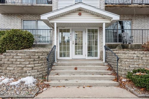 apt-a8-400 Sturdy Rd, Valparaiso, IN, 46383-4370 | Card Image