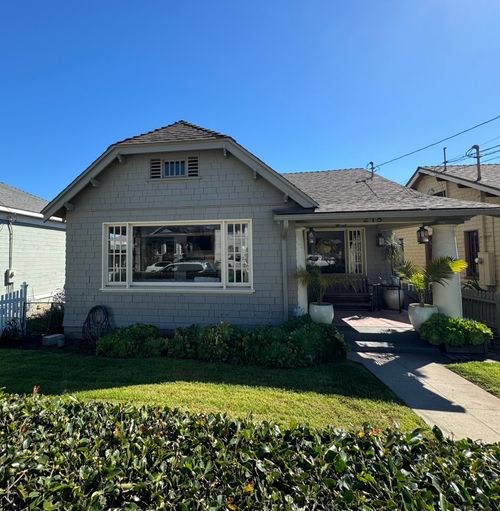 218 E Victoria St, Santa Barbara, CA, 93101-2021 | Card Image