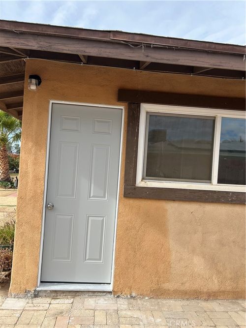 17819 Donert St, Hesperia, CA, 92345-4920 | Card Image