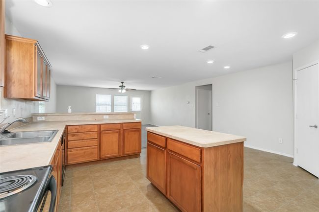 10745 Kittering Trl, House other with 3 bedrooms, 2 bathrooms and null parking in Haslet TX | Image 6