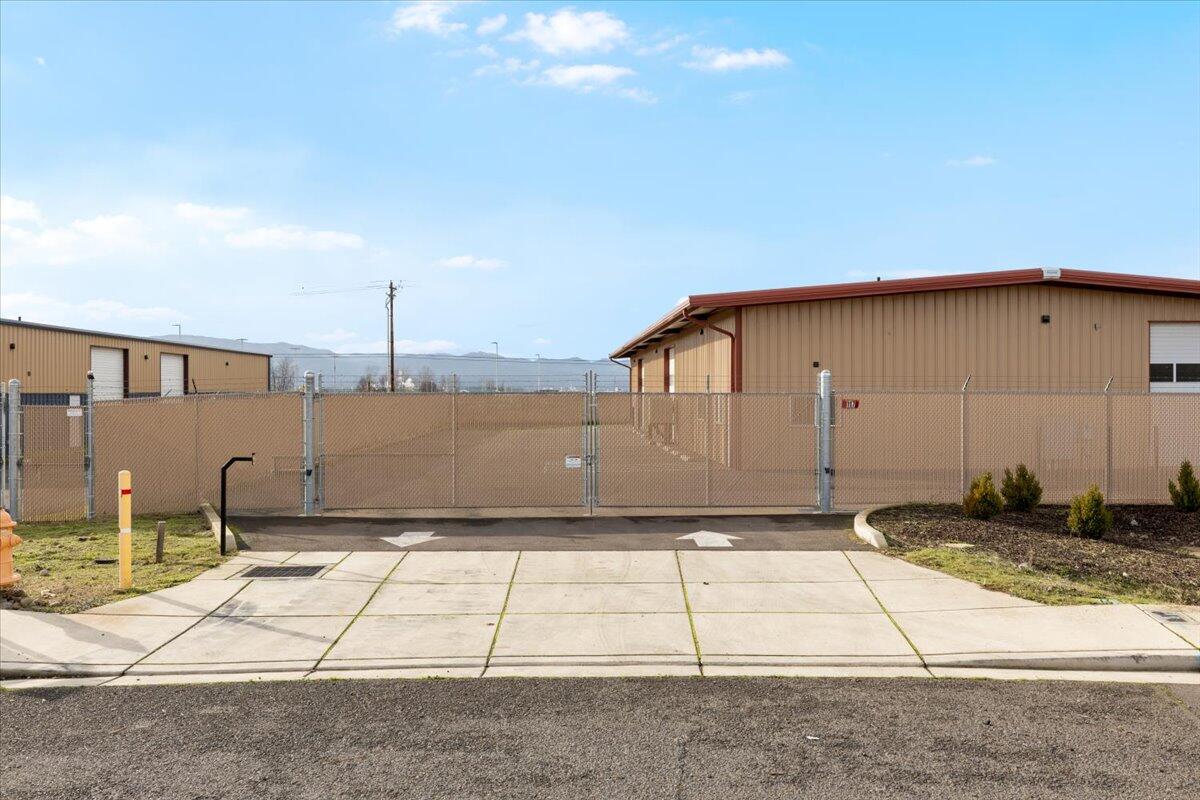 Commercial Sale in White City 3
