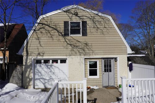 21 Potter St, Patchogue, NY, 11772-4031 | Card Image